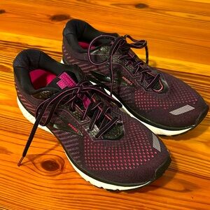 Brooks Ghost 12 Running Shoes, size 10